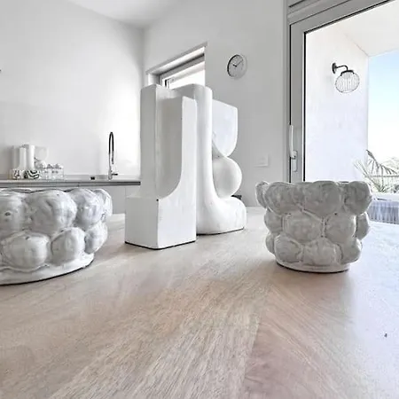 Aptments4 - Real Estate Solutions * Όλμπια