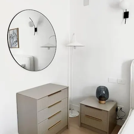 Aptments4 - Real Estate Solutions Lägenhet *