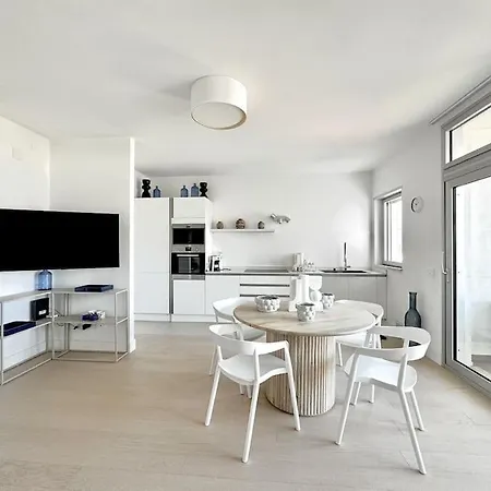 Aptments4 - Real Estate Solutions Lägenhet