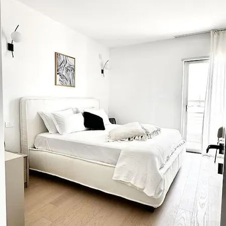 Aptments4 - Real Estate Solutions *