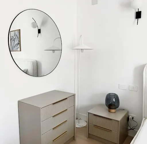 Aptments4 - Real Estate Solutions Apartment *