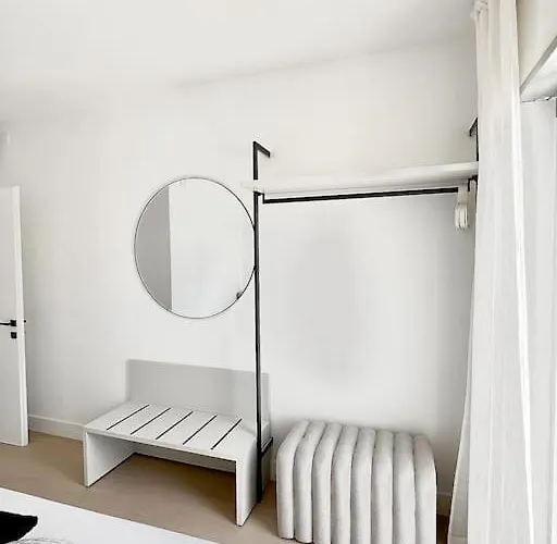 Aptments4 - Real Estate Solutions *