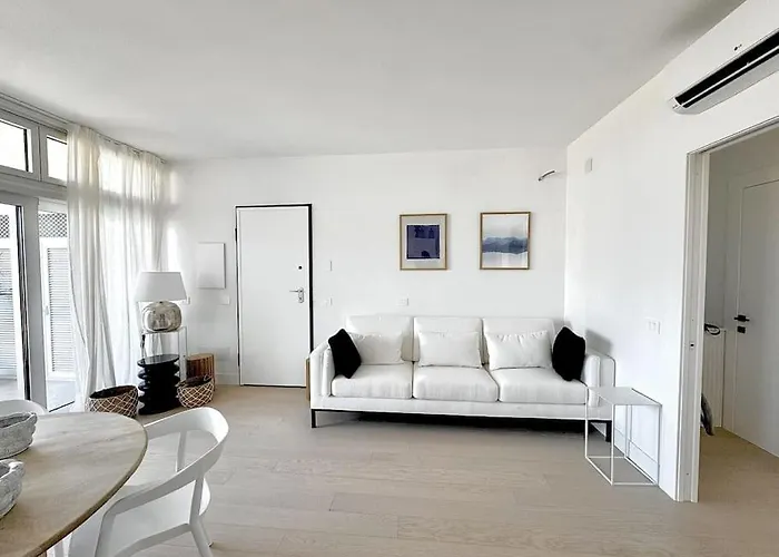 Aptments4 - Real Estate Solutions Apartment *