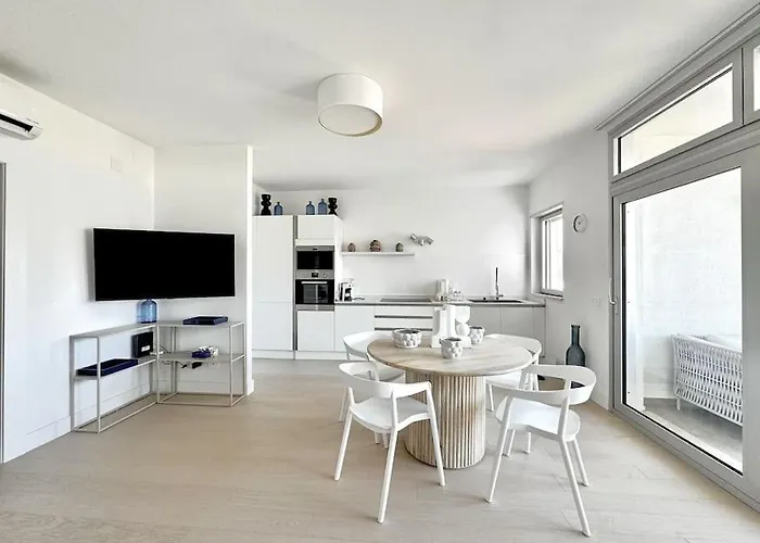 Aptments4 - Real Estate Solutions Apartment